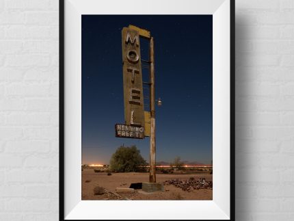 Henning Motel Sign